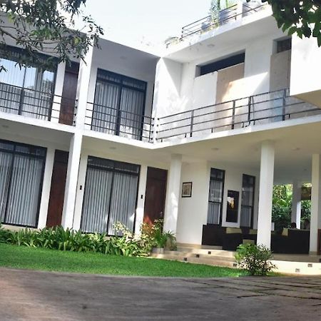 אנוראדפורה Golden Ray Villa מראה חיצוני תמונה