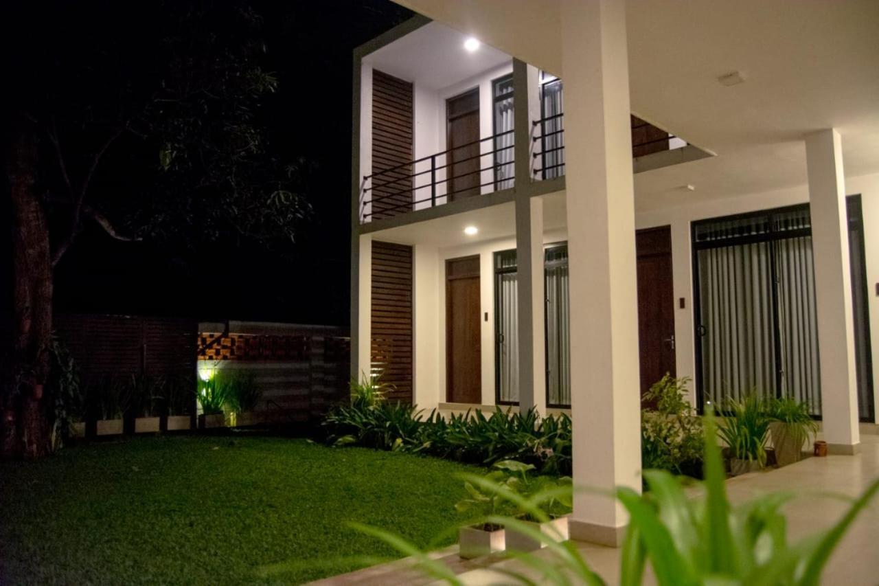 אנוראדפורה Golden Ray Villa מראה חיצוני תמונה