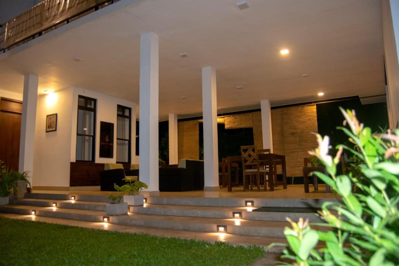 אנוראדפורה Golden Ray Villa מראה חיצוני תמונה