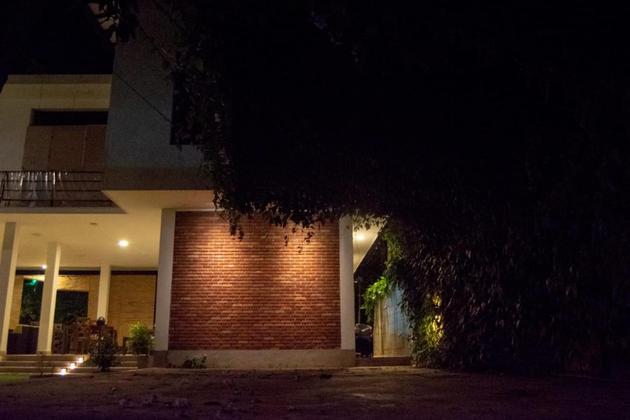 אנוראדפורה Golden Ray Villa מראה חיצוני תמונה