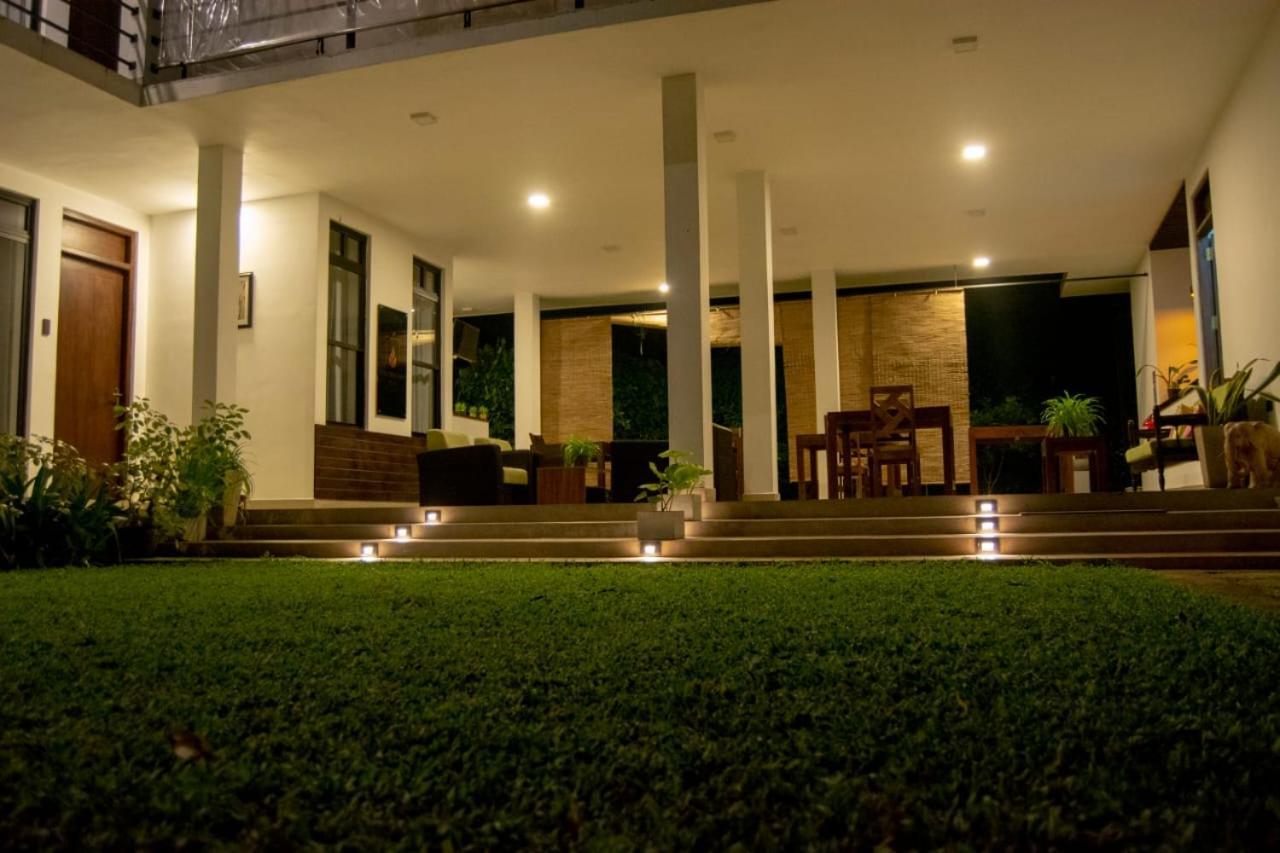 אנוראדפורה Golden Ray Villa מראה חיצוני תמונה