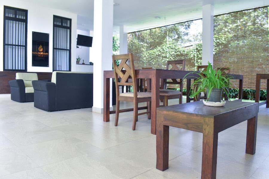 אנוראדפורה Golden Ray Villa מראה חיצוני תמונה