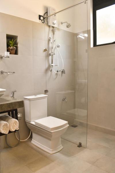 אנוראדפורה Golden Ray Villa מראה חיצוני תמונה